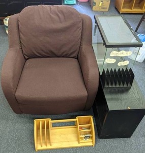 lot 119 image: Comfy Sofa Chair, Fish Tank, Table Organizer, Black Shelf, & More