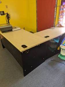 lot 123 image: Two-Piece L Shape Desk & Matt