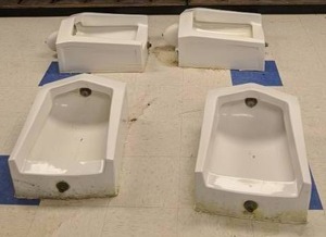 lot 310 image: Lot of (4) Urinals and (3) Flusher Valves