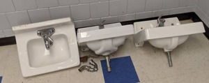 lot 308 image: Lot of (3) Sinks W Faucets