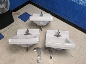 lot 309 image: Lot of (3) Sinks W Faucets
