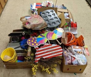 lot 114 image: Mixed Lot of Craft Supplies & Holiday Decorations