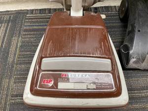 lot 252 image: Lot of (3) Vacuums and Accessories Eureka, Bissell, Hoover