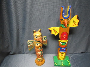 lot 32 image: Totems