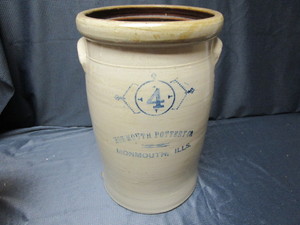 lot 37 image: Monmouth #4 Salt Glaze Crock
