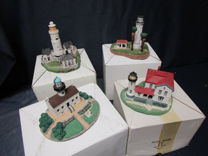 lot 46 image: Danbury Mint Lighthouses