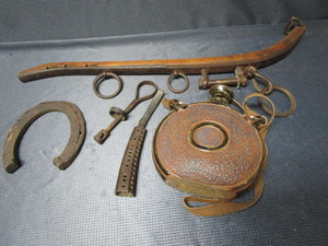 lot 59 image: Equine Collectibles