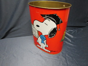 lot 72 image: C.Brown & Snoopy Can