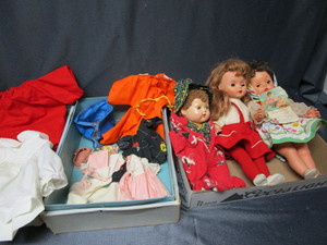 lot 85 image: Dolls & Suitcase