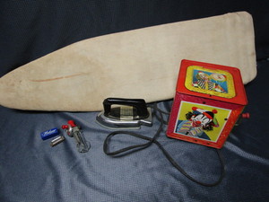 lot 100 image: Vintage Toys