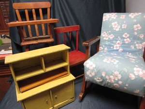 lot 127 image: Doll HiChair, Rocker