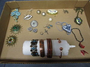 lot 134 image: Costume Jewelry