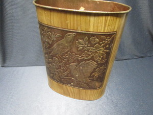 lot 148 image: Vintage Waste Tin