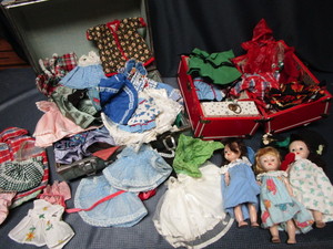 lot 159 image: Doll Suitcases