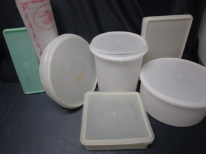 lot 172 image: Tupperware