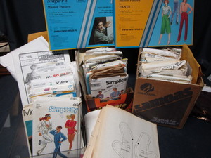 lot 181 image: Sewing Patterns
