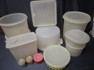 lot 188 image: Tupperware