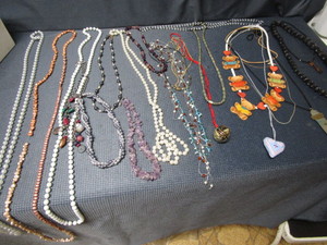 lot 189 image: Costume Jewelry