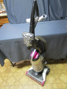 lot 203 image: Bissell Vacuum