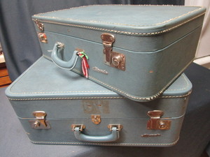 lot 204 image: Monarch Suitcases