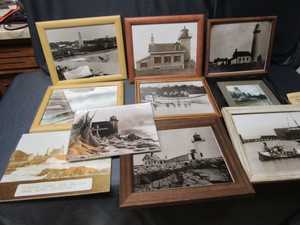 lot 206 image: B&W Photos