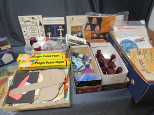 lot 208 image: Craft Supplies