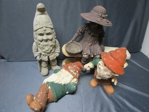 lot 231 image: Garden Dcor