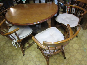 lot 1 image: Vintage Table & Chair