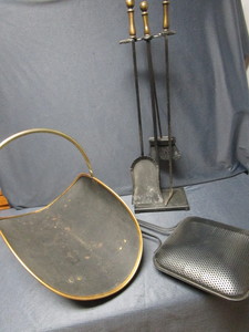 lot 252 image: Fireplace Set