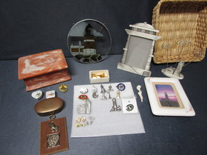 lot 264 image: Music Box, Jewelry
