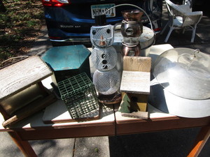 lot 313 image: Bird Feeder & Seed