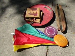 lot 316 image: Skateboard, Disk, Cushions