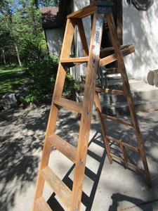 lot 330 image: Wooden Step Ladder