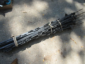 lot 333 image: Electric Fence Posts