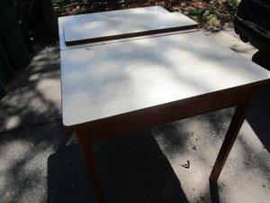 lot 343 image: Kitchen Table