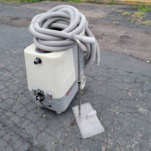 lot 03 image: Portable Flood Extractor with Flash Extractor Works Great