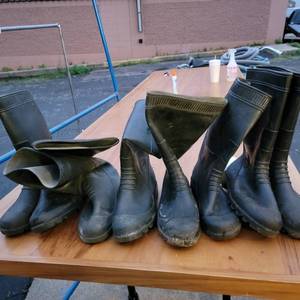 lot 10 image: 4 Rubber Boots Size 9, Size 10, (2) Size 12 & 3M Full Face Respirator