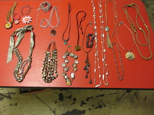 BEIGE AND BROWN TONE COSTUME JEWELRY