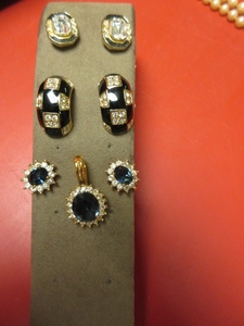 VINTAGE ROMAN BRAND JEWELRY