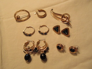 SWAROVSKY EARRINGS, VINTAGE PINS AND ASSORTED COSTUME JEWELRY