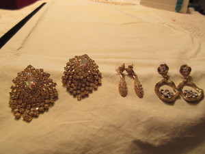DAZZLING RHINESTONE PIERCED EARRINGS