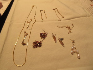 GOLD KOREAN NECKLACE WITH MATCHING EARRINGS, SCRAP 1014 KT GOLD AND OTHER ITEMS