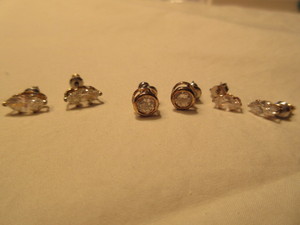 GOLD STUDS WITH STONES
