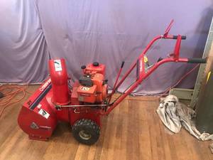 lot 1 image: 5 HP 21 Troy-Bilt Snowblower