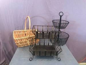 lot 12 image: Home Decor