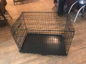 lot 14 image: Dog Kennel