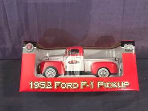 lot 20 image: Heatcraft Refrigeration1952 Ford F-1 Pickup Bank