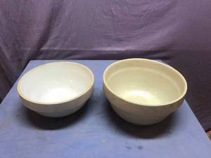lot 33 image: Pair of Pottery Bowls
