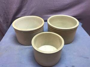 lot 39 image: 3 Small Crocks