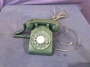 lot 41 image: Vintage Rotary Telephone